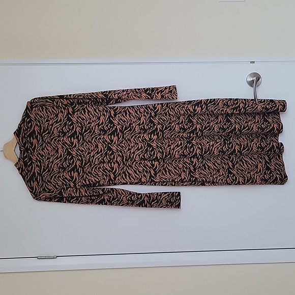 Melanie Lyne Sweater Dress, size 4 - Picture 3 of 3